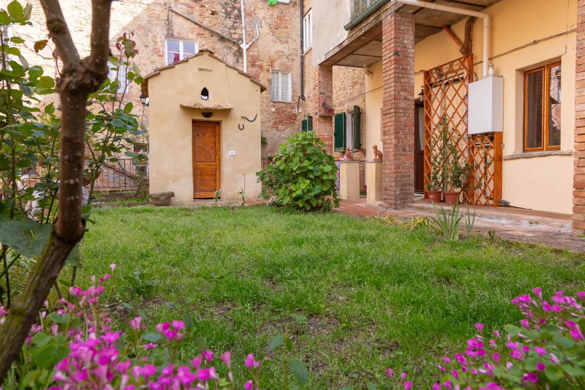 Il Cantuccio- Appartamento In Centro Con Giardino 볼테라 외부 사진
