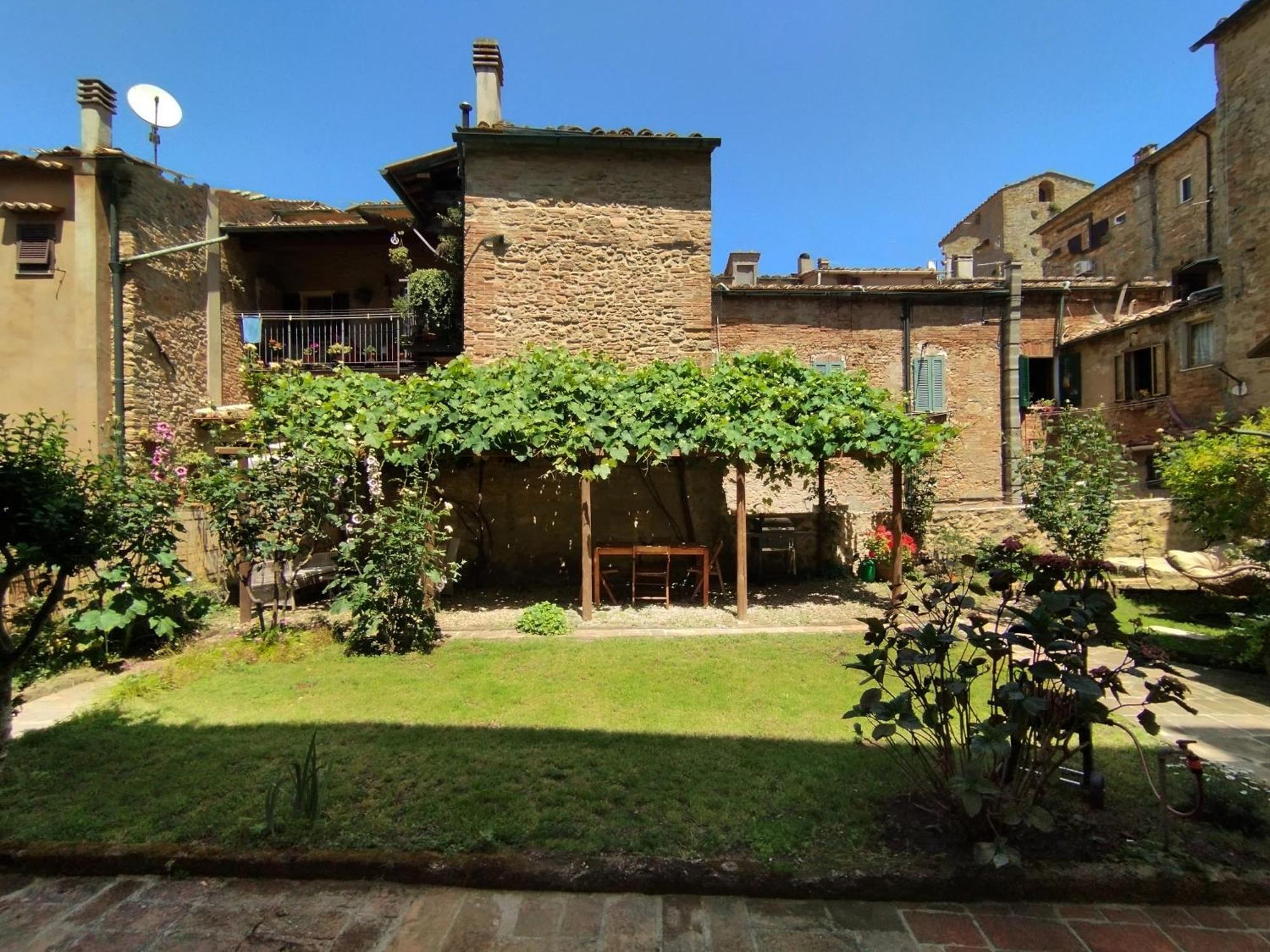 Il Cantuccio- Appartamento In Centro Con Giardino 볼테라 외부 사진