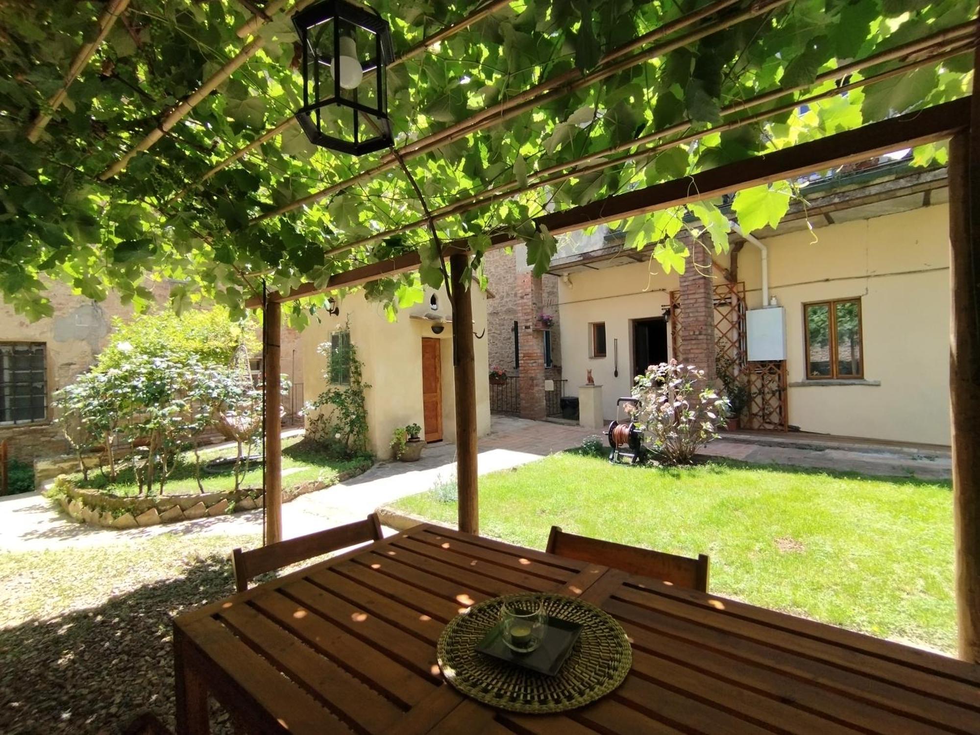 Il Cantuccio- Appartamento In Centro Con Giardino 볼테라 외부 사진